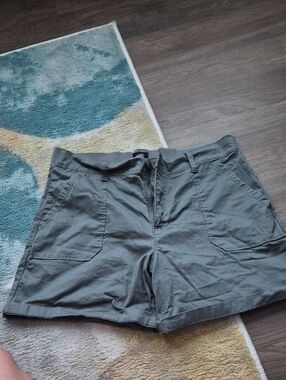 Lee Olive Green Casual Utility Shorts
